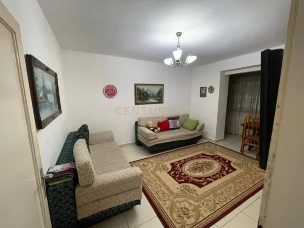 Tirane, jepet me qera apartament 2+1 Kati 3, 75 m² 450 € 