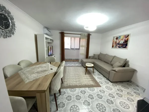 Tirane, jepet me qera apartament 2+1 Kati 4, 76 m² 600 € 