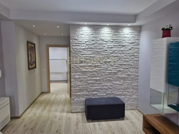 Tirane, jap me qera apartament 3+1+Ballkon Kati 8, 155 m² 500 € 