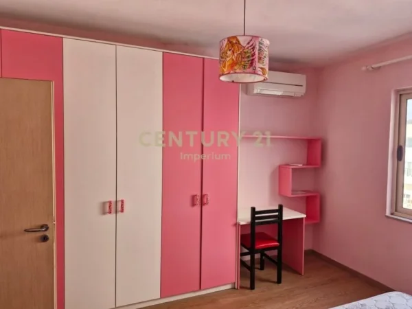 Tirane, jap me qera apartament 3+1+Ballkon Kati 8, 155 m² 500 € 