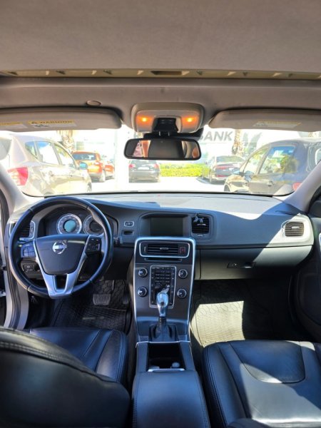 Tirane, shes makine Volvo S60 Benzin, gri metalizato automatik Kondicioner 250.000 km 6.000 €