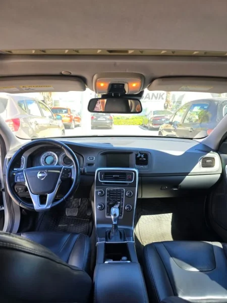 Tirane, shes makine Volvo S60 Benzin, gri metalizato automatik Kondicioner 250.000 km 6.000 €