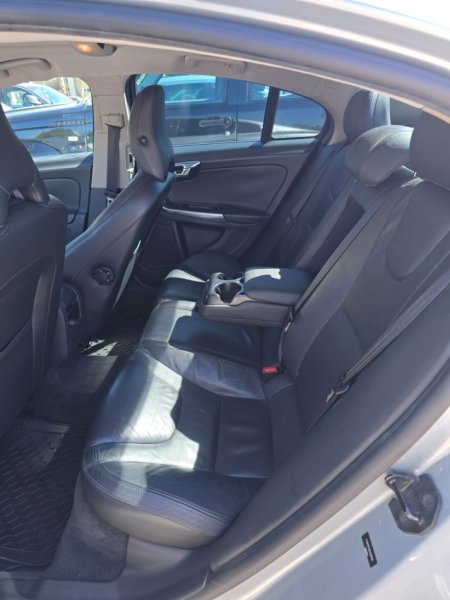 Tirane, shes makine Volvo S60 Benzin, gri metalizato automatik Kondicioner 250.000 km 6.000 €