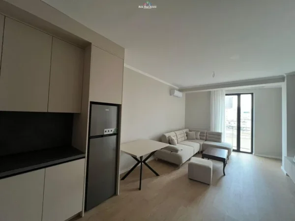 Tirane, jepet me qera apartament 1+1 Kati 4, 70 m² 700 € (Gold Tower)