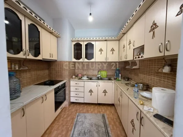 Tirane, shes 1+1+Ballkon Kati 1, 110.000 € 