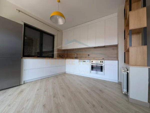 Tirane, jepet me qera apartament 3+1+Aneks+Ballkon Kati 5, 185 m² 2.490 € (Liqeni Artificial)