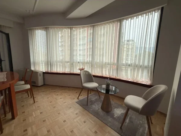 Tirane, jepet me qera apartament 2+1+Ballkon Kati 5, 178 m² 2.100 € 