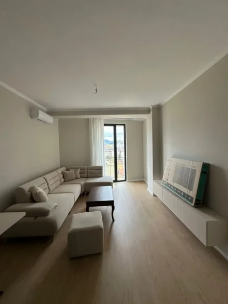 Tirane, jepet me qera 1+1+Ballkon Kati 3, 70 m² 700 € 