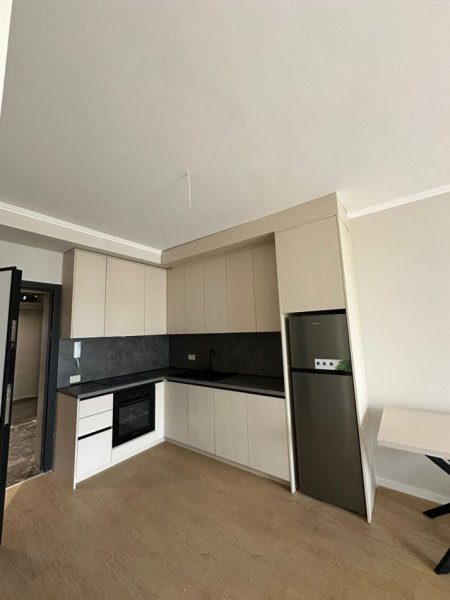 Tirane, jepet me qera 1+1+Ballkon Kati 3, 70 m² 700 € 