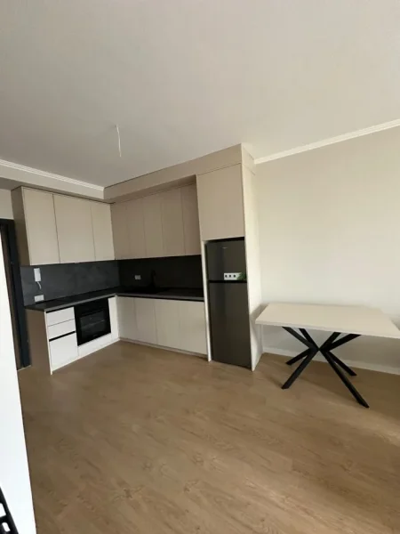 Tirane, jepet me qera 1+1+Ballkon Kati 3, 70 m² 700 € 