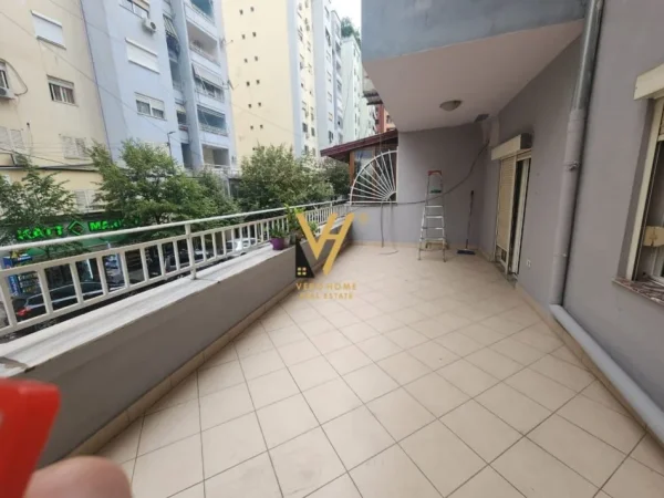 Tirane, shitet apartament 3+1+Ballkon Kati 2, 145 m² 320.000 € (KOMUNA E PARISIT)
