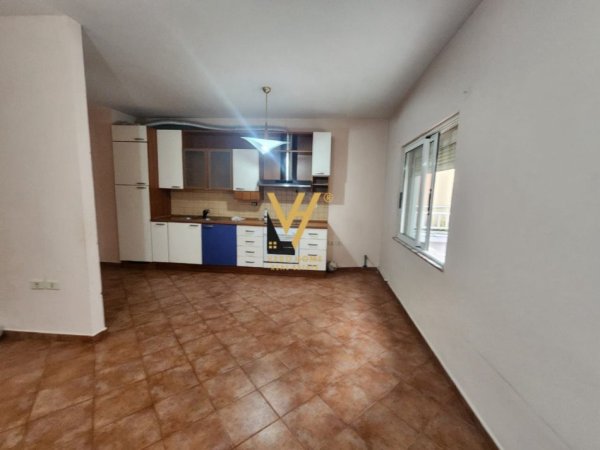 Tirane, shitet apartament 3+1+Ballkon Kati 2, 145 m² 320.000 € (KOMUNA E PARISIT)