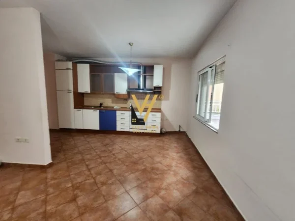 Tirane, shitet apartament 3+1+Ballkon Kati 2, 145 m² 320.000 € (KOMUNA E PARISIT)