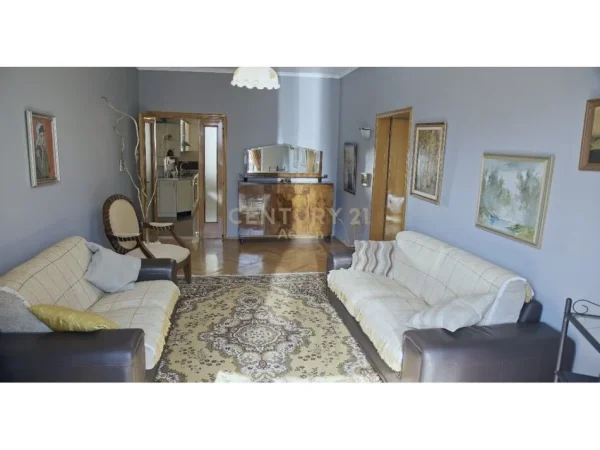 Tirane, jepet me qera apartament 2+1 Kati 4, 100 m² 730 € 