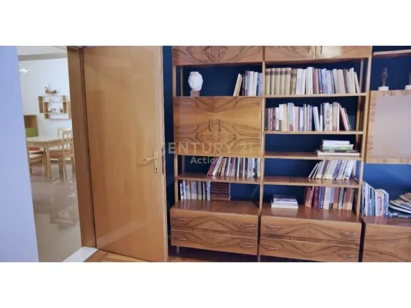 Tirane, jepet me qera apartament 2+1 Kati 4, 100 m² 730 € 