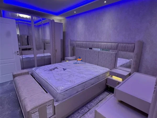 Tirane, jepet me qera apartament 1+1+Ballkon Kati 8, 85 m² 500 € (UNIVERS CITY)