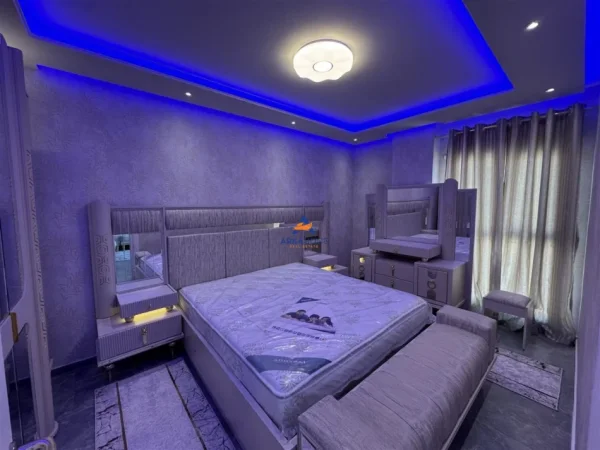 Tirane, jepet me qera apartament 1+1+Ballkon Kati 8, 85 m² 500 € (UNIVERS CITY)