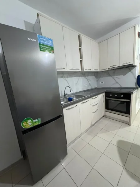 Tirane, jepet me qera shtepi 1+1 Kati 1, 50 m², 45 000 leke (Laprake, Kupola)