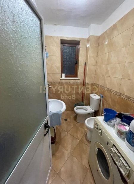 Tirane, jepet me qera apartament 2+1 Kati 3, 75 m² 