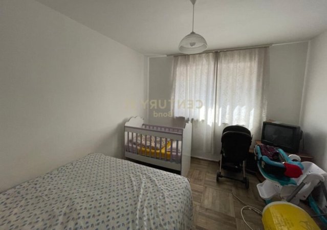 Tirane, jepet me qera apartament 2+1 Kati 3, 75 m² 