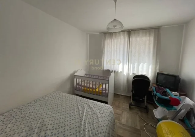 Tirane, jepet me qera apartament 2+1 Kati 3, 75 m² 