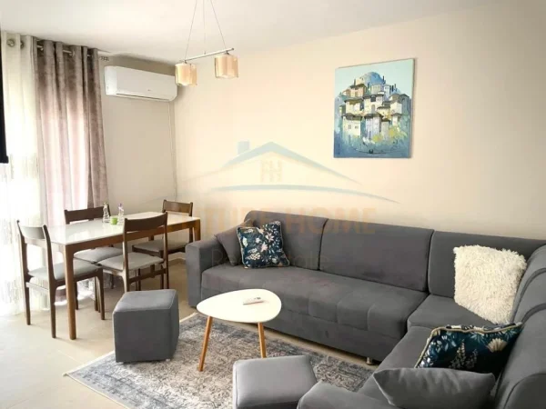 Tirane, jepet me qera apartament 3+1 Kati 5, 80 m² 690 € (Rruga Fortuzi)