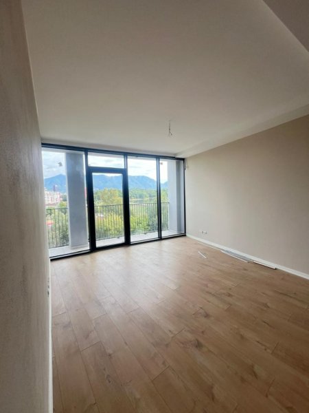 Tirane, jepet me qera zyre Kati 3, 130 m² 2.000 € (Lake View)