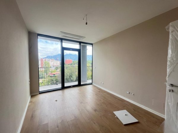 Tirane, jepet me qera zyre Kati 3, 130 m² 2.000 € (Lake View)