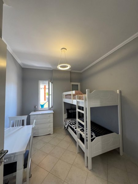 Tirane, jepet me qera apartament 2+1+Aneks+Ballkon Kati 2, 85 m² 650 € (RRUGA ARKITEKT SINANI)