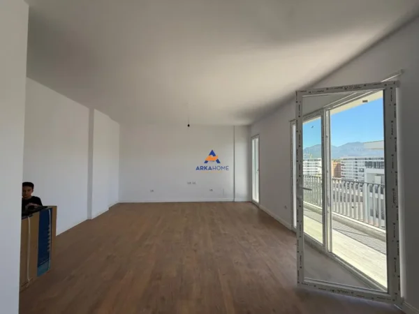 Tirane, jepet me qera zyre Kati 8, 116 m² 550 € (UNIVERS CITY)