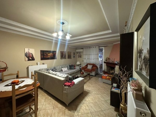 Tirane, shitet apartament 3+1+Ballkon Kati 5, 105 m² 180.000 € (Ali Dem)