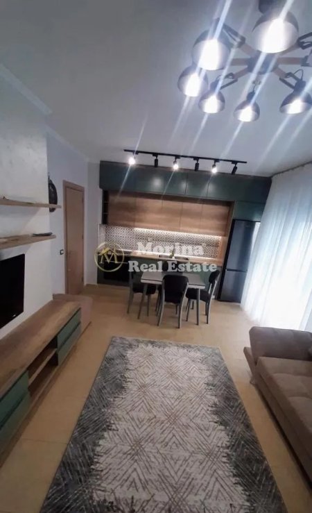 Tirane, jepet me qera apartament 1+1 Kati 3, 65 m² 480 € (Rruga 5 Maji, Concord Center)