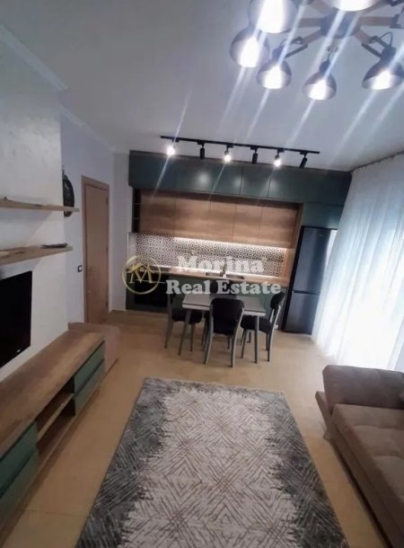 Tirane, jepet me qera apartament 1+1 Kati 3, 65 m² 480 € (Rruga 5 Maji, Concord Center)