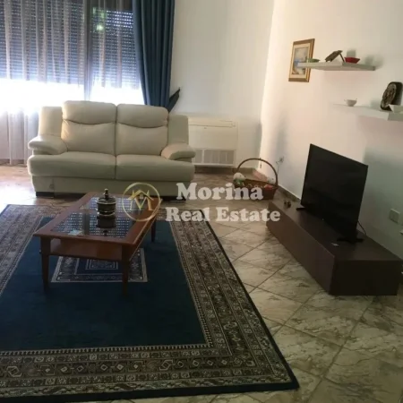 Tirane, jepet me qera apartament 3+1 Kati 6, 150 m² 900 € (Rruga e Barrikadave)