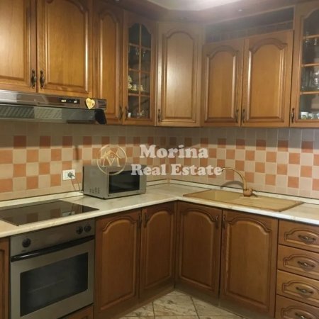 Tirane, jepet me qera apartament 3+1 Kati 6, 150 m² 1.200 € (Rruga e Barrikadave)