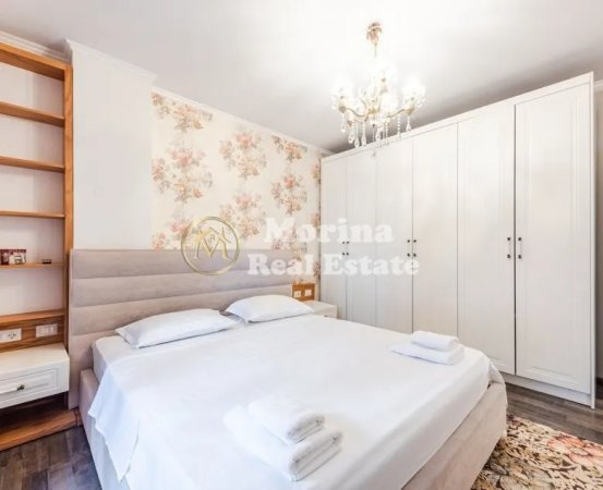 Tirane, jepet me qera apartament 2+1+Ballkon Kati 1, 114 m² 900 € (Liqeni i Thate, Kompleksi Kolombo)