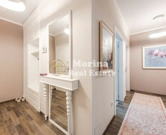 Tirane, jepet me qera apartament 2+1+Ballkon Kati 1, 114 m² 900 € (Liqeni i Thate, Kompleksi Kolombo)