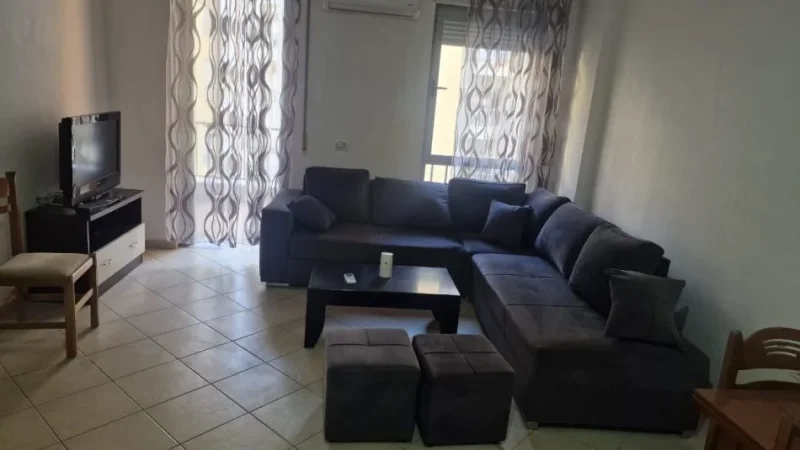 Tirane, jepet me qera apartament 2+1+Ballkon Kati 3, 95 m² 550 € (Rr. Stavri Themeli mbrapa Globit)
