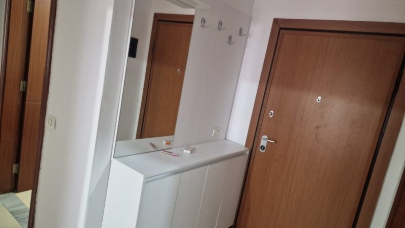 Tirane, jepet me qera apartament 2+1+Ballkon Kati 3, 95 m² 550 € (Rr. Stavri Themeli mbrapa Globit)