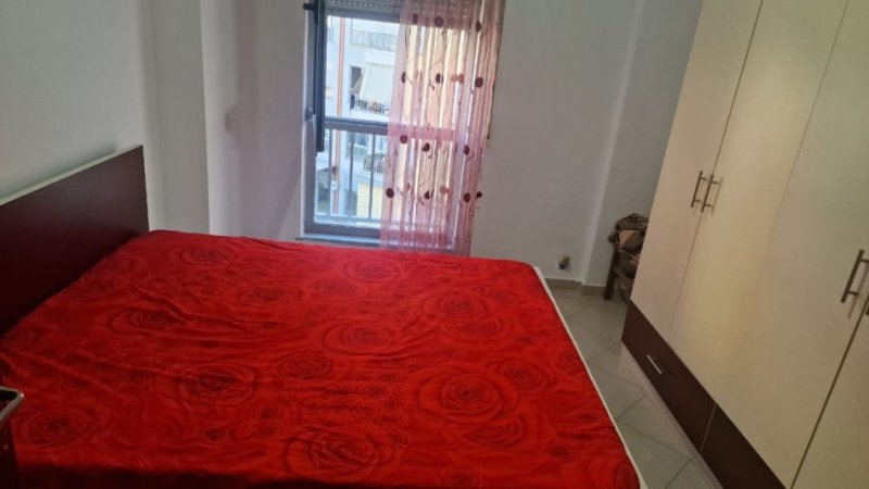 Tirane, jepet me qera apartament 2+1+Ballkon Kati 3, 95 m² 550 € (Rr. Stavri Themeli mbrapa Globit)