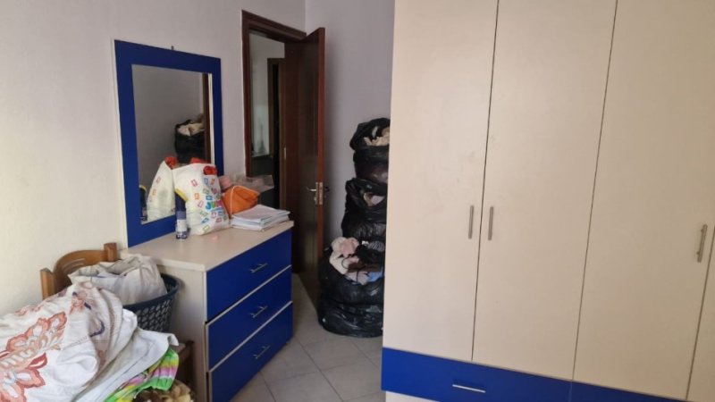 Tirane, jepet me qera apartament 2+1+Ballkon Kati 3, 95 m² 550 € (Rr. Stavri Themeli mbrapa Globit)