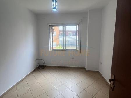 Tirane, shitet apartament 3+1+Ballkon Kati 3, 143 m² 160.000 € 
