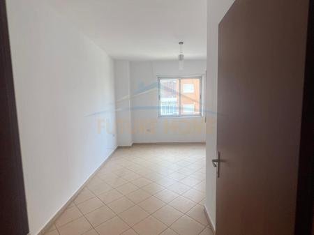 Tirane, shitet apartament 3+1+Ballkon Kati 3, 143 m² 160.000 € 
