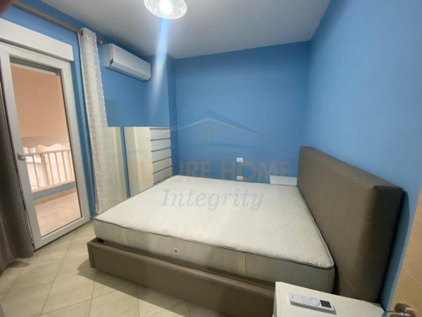 Tirane, jepet me qera apartament 2+1+Ballkon Kati 2, 80 m² 700 € (Kompleksi Kontakt)