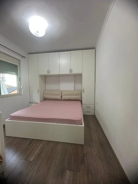 Tirane, jepet me qera 1+1+Ballkon , 