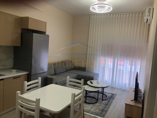 Tirane, jepet me qera apartament 1+1+Ballkon Kati 4, 60 m² 430 € (Kompleksi Mangalem)