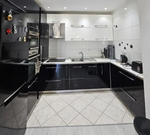 Tirane, jepet me qera apartament 1+1 Kati 6, 75 m² 450 €