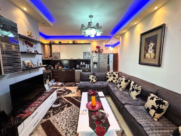 Tirane, jepet me qera apartament 2+1 Kati 5, 100 m² 490 € (Prane Nela 6)