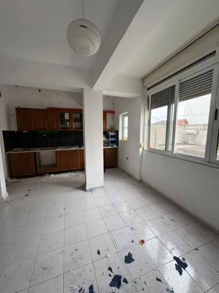 Durres, shitet apartament 2+1+Ballkon Kati 2, 89 m² 100.000 € (Vala parku)