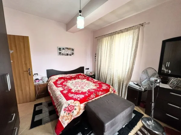 Tirane, jepet me qera apartament 2+1 Kati 5, 100 m² 490 € (Prane Nela 6)